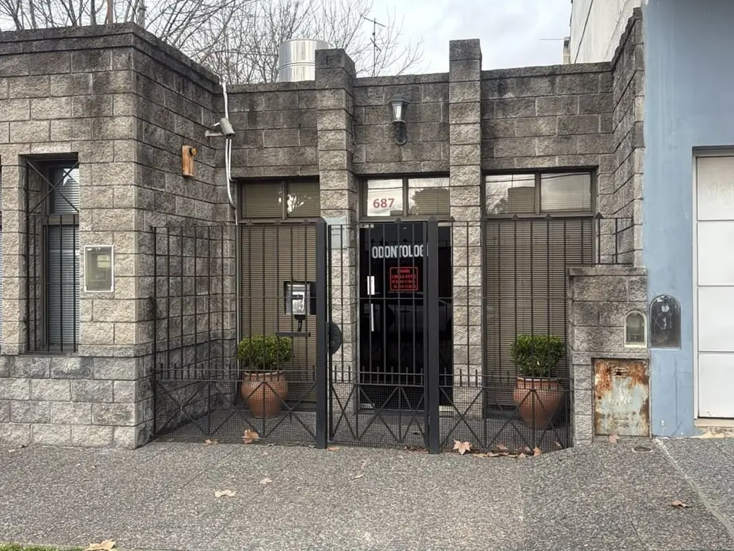 Frente del consultorio del Dr. Diego Giménez en Quilmes