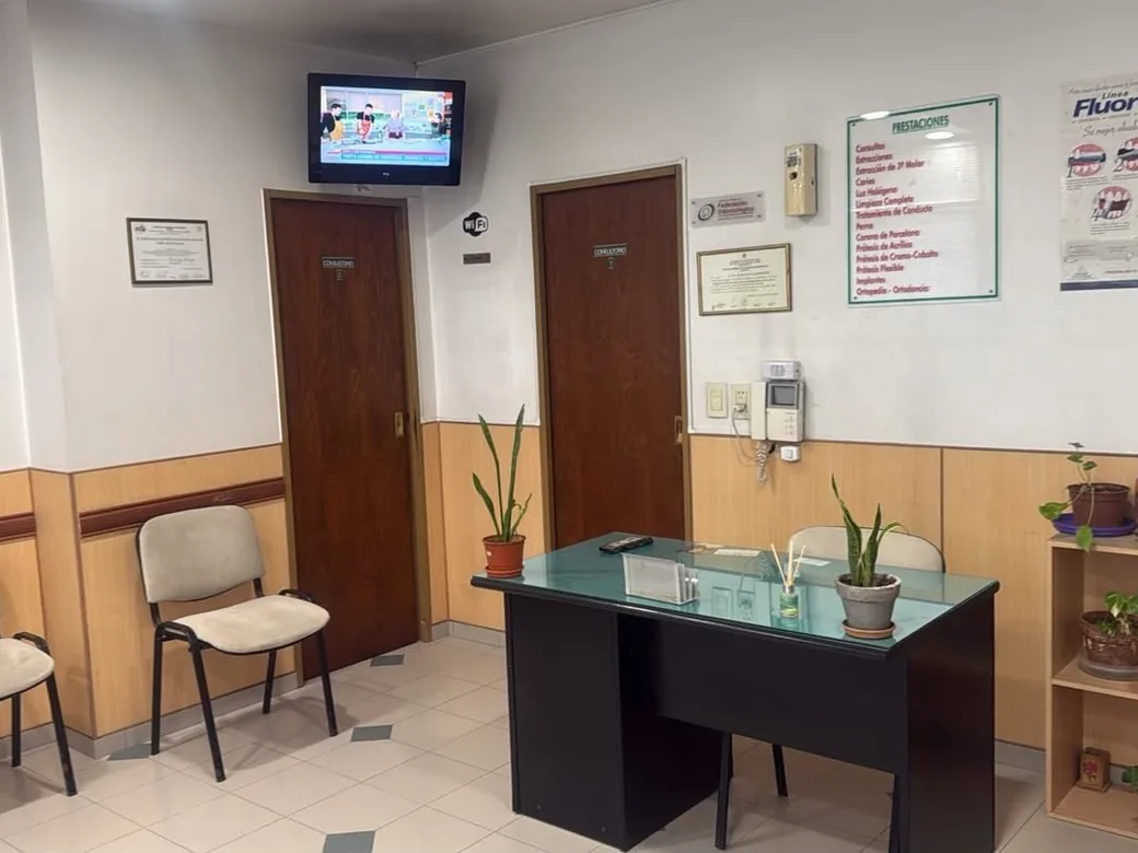Sala de espera del consultorio del Dr. Diego Giménez